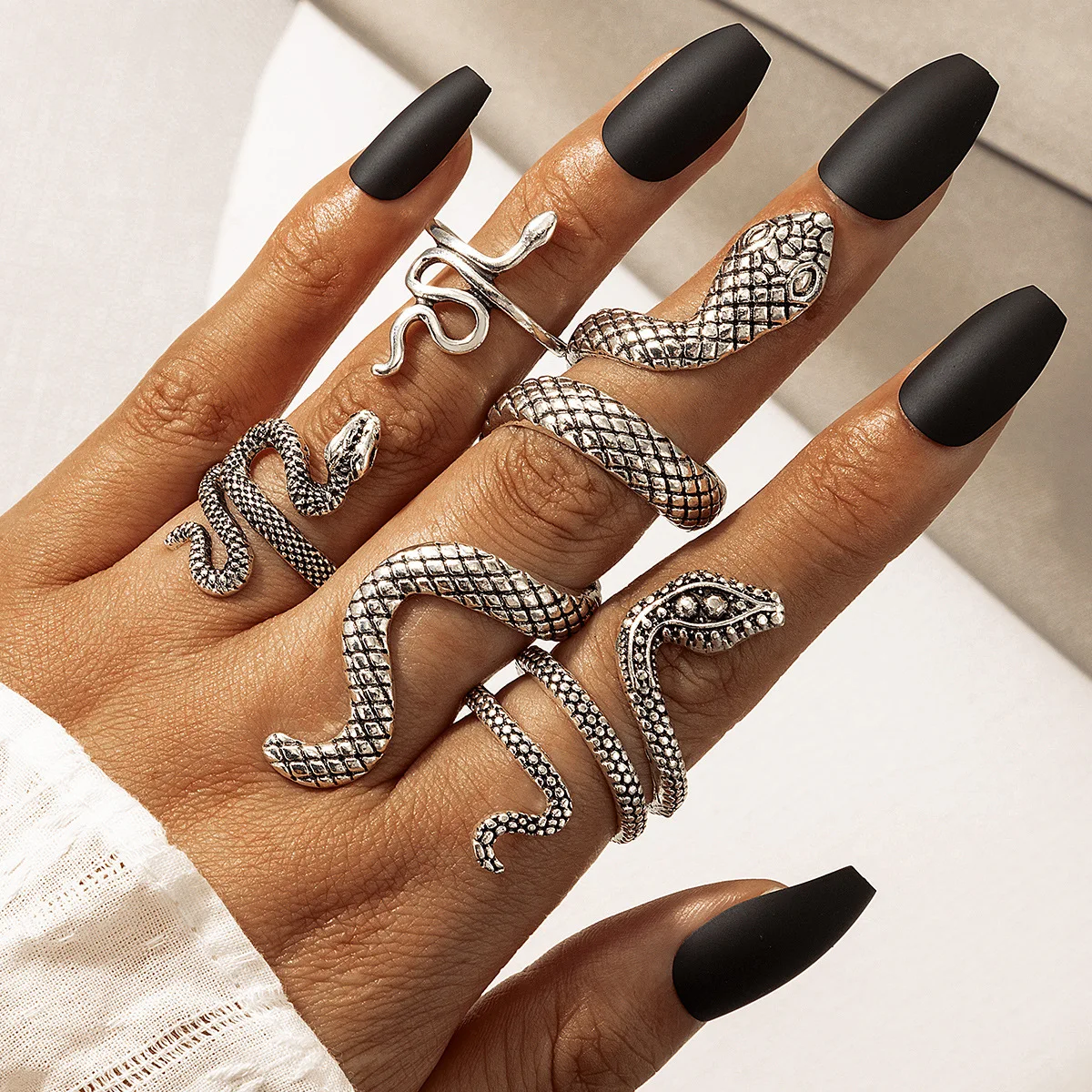 HNSP-Vintage-Long-Snake-Ring-Set-For-Women-Gothic-Black-Gold-Silver-Color-Adjustable-Finger-Jewelry-1